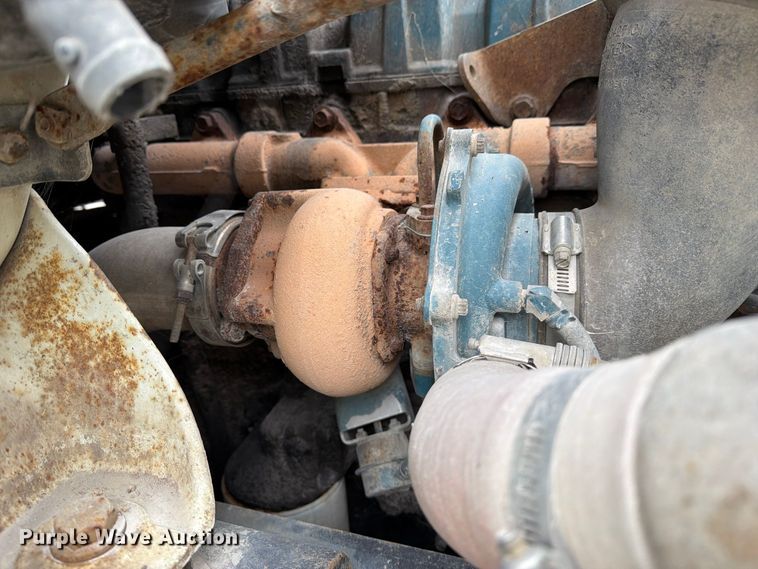image for item FM6629 2002 International 7400 refuse truck