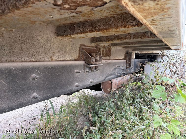 image for item FM6629 2002 International 7400 refuse truck