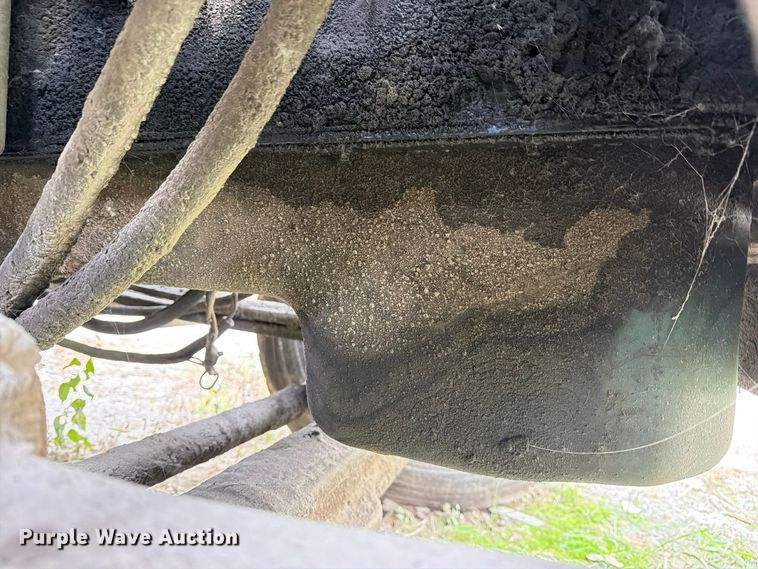 image for item FM6629 2002 International 7400 refuse truck