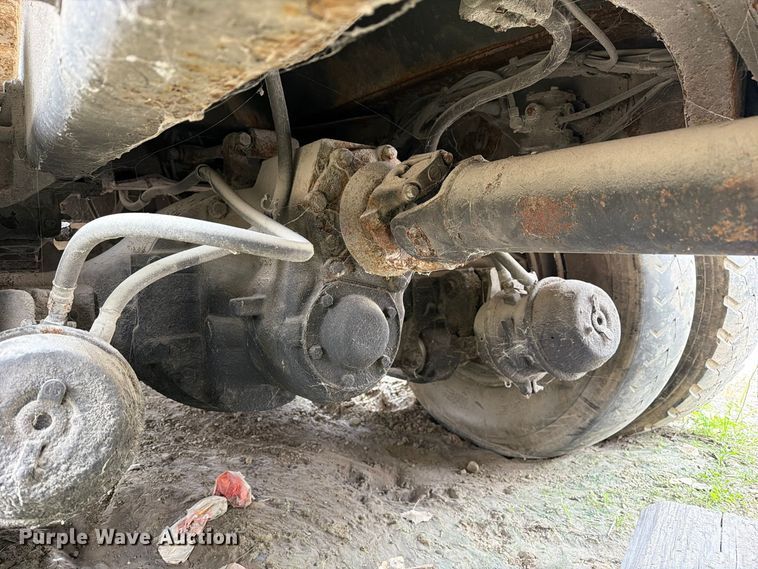 image for item FM6629 2002 International 7400 refuse truck