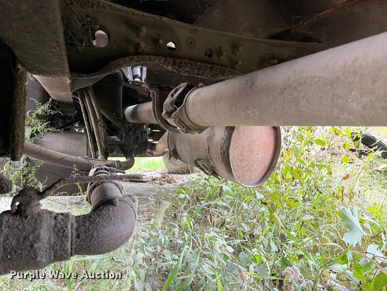 image for item FM6629 2002 International 7400 refuse truck