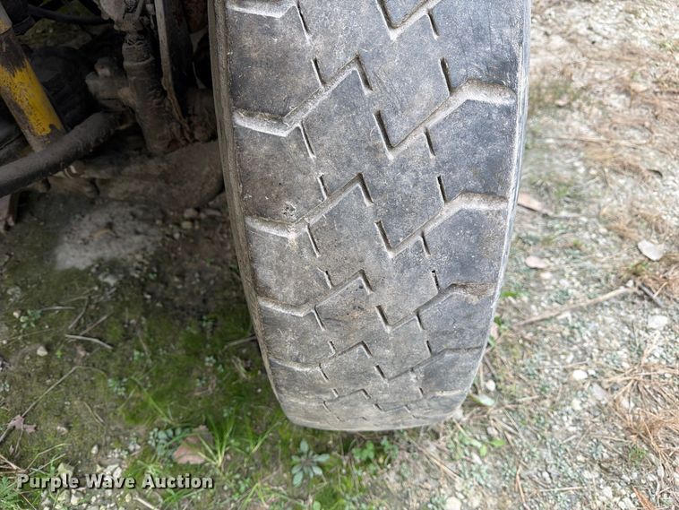 image for item FM6629 2002 International 7400 refuse truck