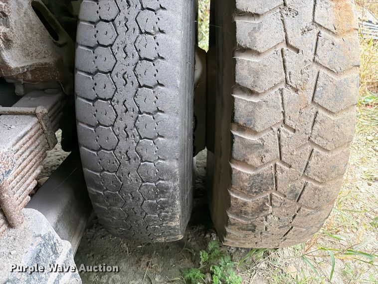 image for item FM6629 2002 International 7400 refuse truck