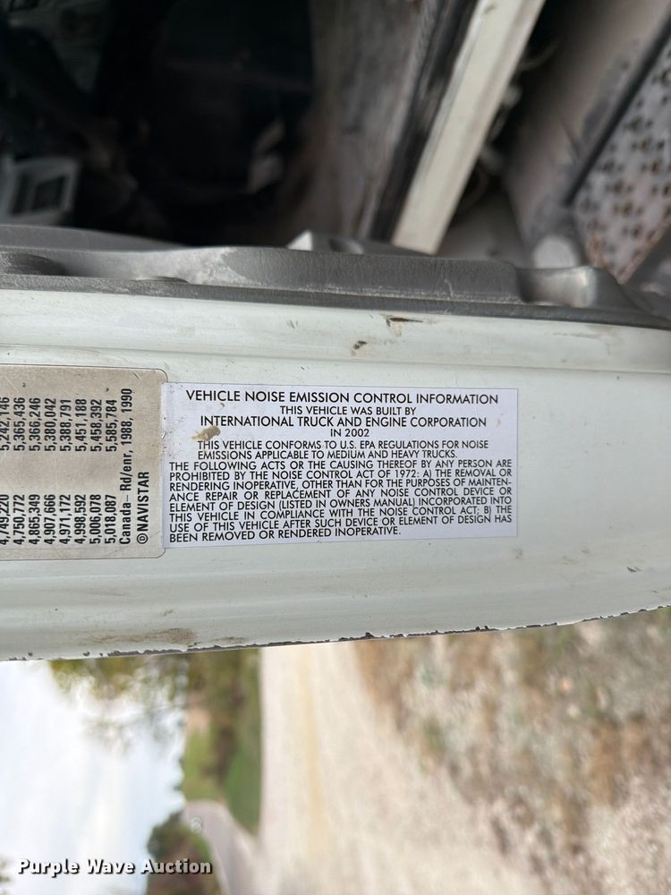 image for item FM6629 2002 International 7400 refuse truck