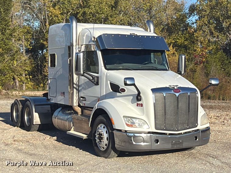 image for item FN2672 2016 Peterbilt 579 semi truck