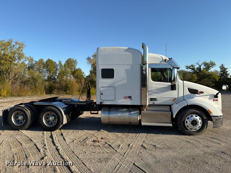 image for item FN2672 2016 Peterbilt 579 semi truck