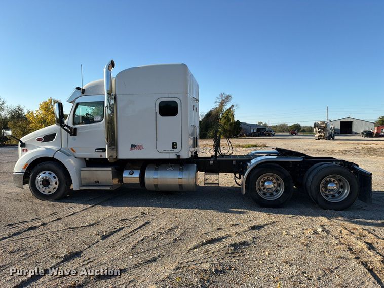 image for item FN2672 2016 Peterbilt 579 semi truck