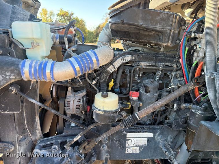 image for item FN2672 2016 Peterbilt 579 semi truck