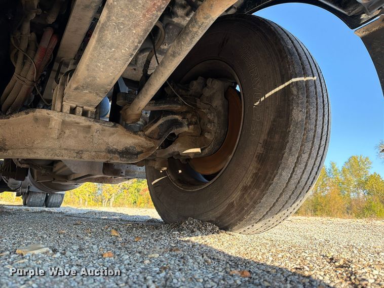image for item FN2672 2016 Peterbilt 579 semi truck