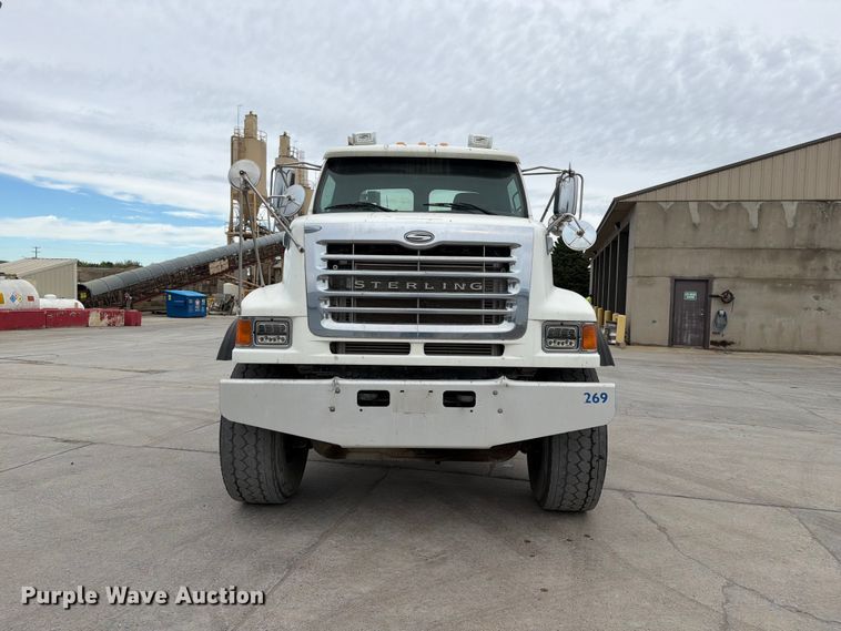 image for item FT7549 2007 Sterling L9500 truck cab and chassis