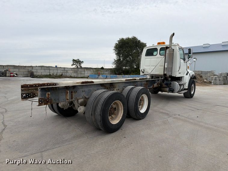 image for item FT7549 2007 Sterling L9500 truck cab and chassis