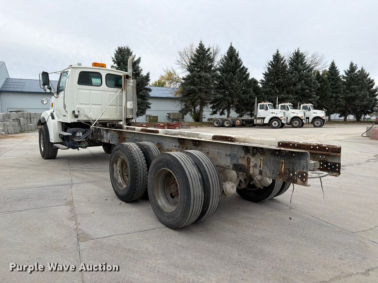image for item FT7549 2007 Sterling L9500 truck cab and chassis