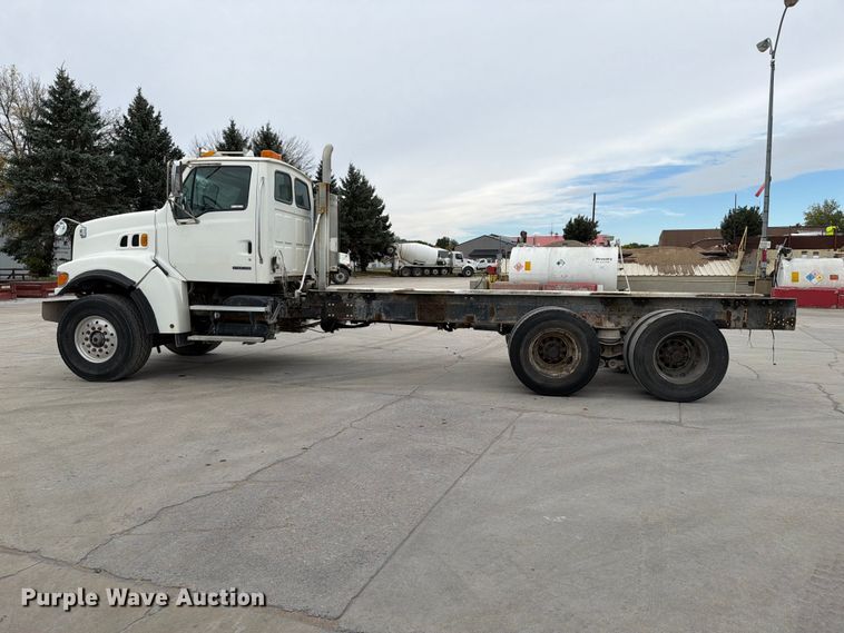 image for item FT7549 2007 Sterling L9500 truck cab and chassis