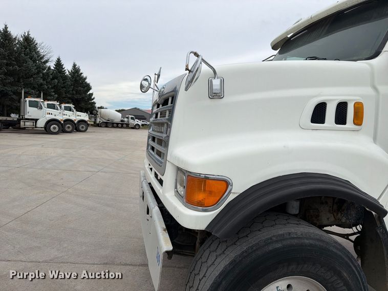 image for item FT7549 2007 Sterling L9500 truck cab and chassis