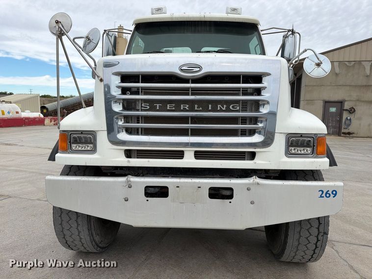 image for item FT7549 2007 Sterling L9500 truck cab and chassis