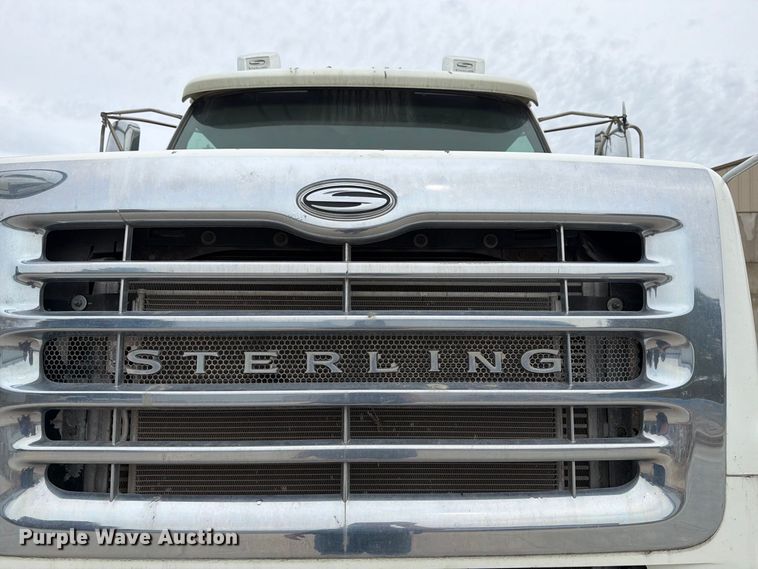 image for item FT7549 2007 Sterling L9500 truck cab and chassis
