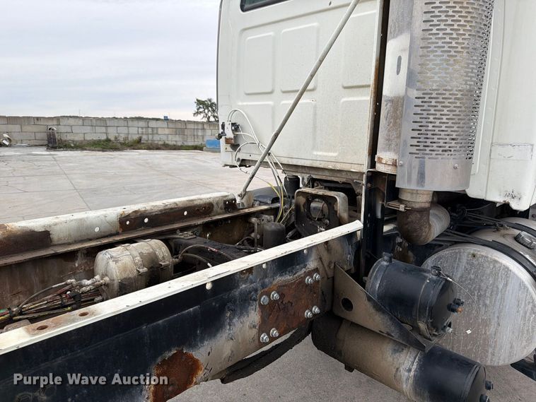 image for item FT7549 2007 Sterling L9500 truck cab and chassis
