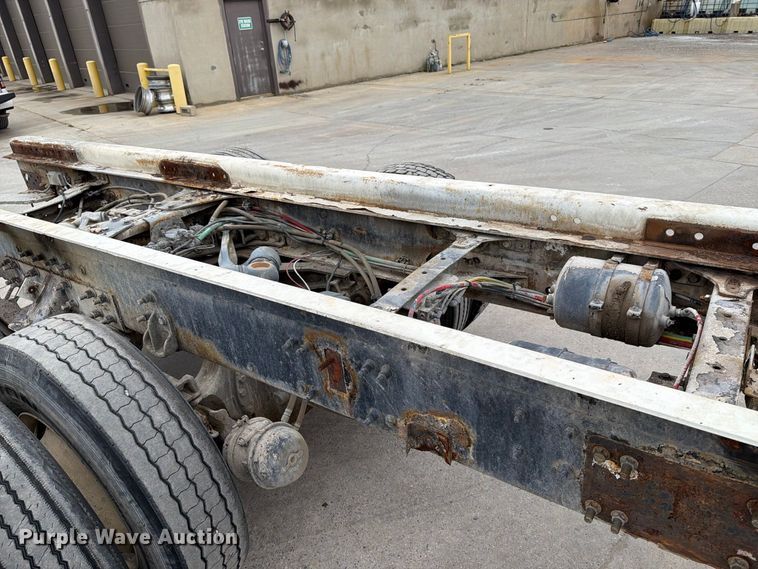 image for item FT7549 2007 Sterling L9500 truck cab and chassis