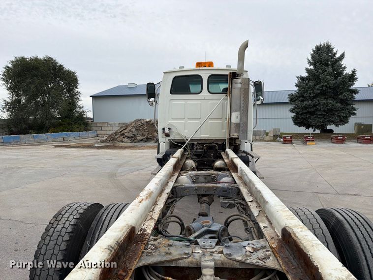 image for item FT7549 2007 Sterling L9500 truck cab and chassis
