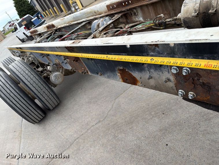 image for item FT7549 2007 Sterling L9500 truck cab and chassis