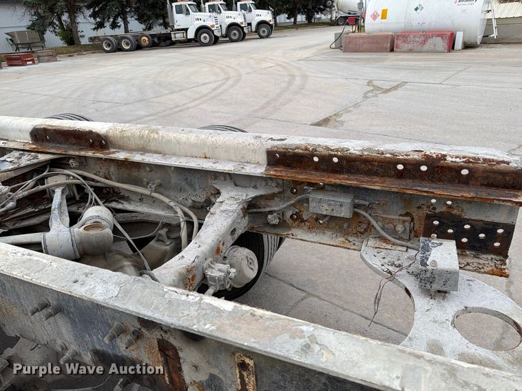 image for item FT7549 2007 Sterling L9500 truck cab and chassis