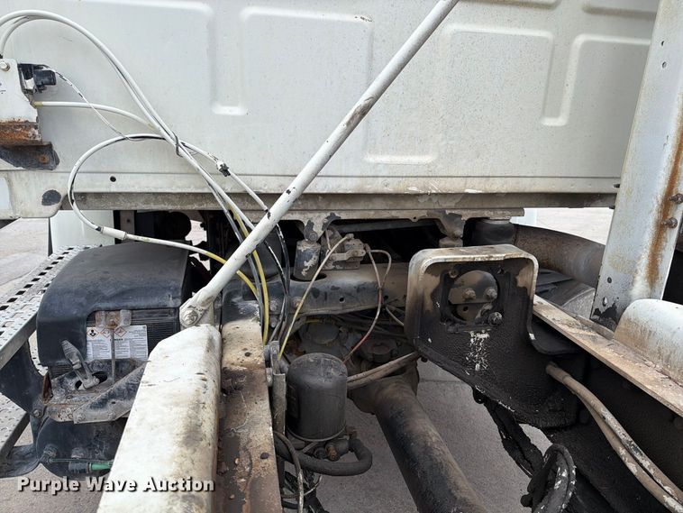 image for item FT7549 2007 Sterling L9500 truck cab and chassis