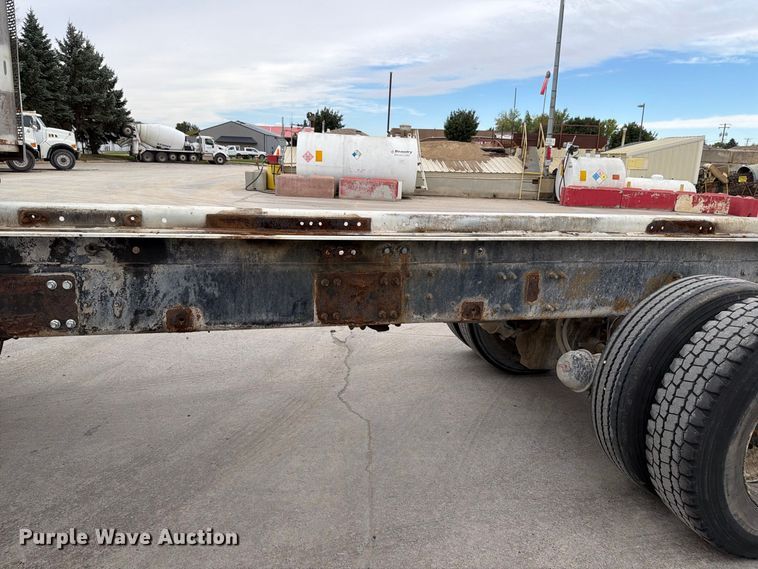 image for item FT7549 2007 Sterling L9500 truck cab and chassis