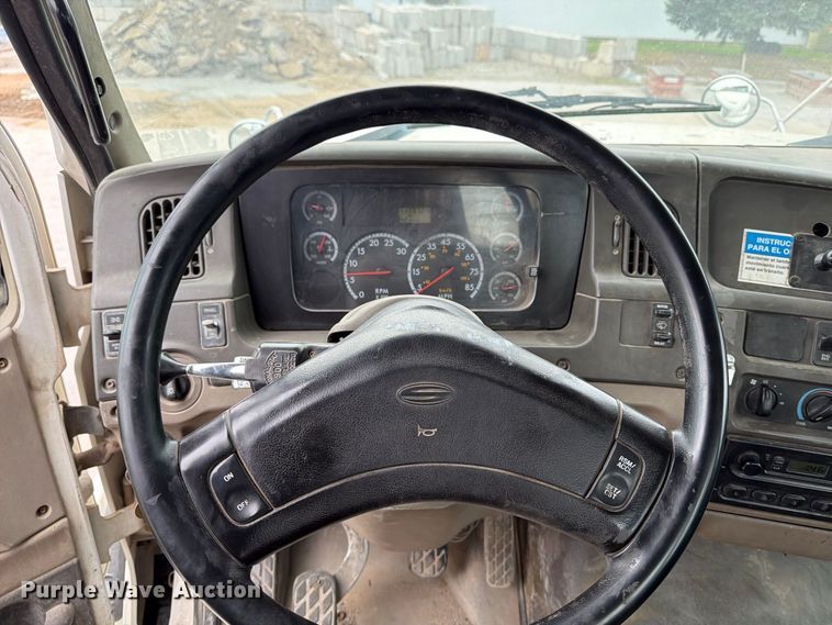 image for item FT7549 2007 Sterling L9500 truck cab and chassis