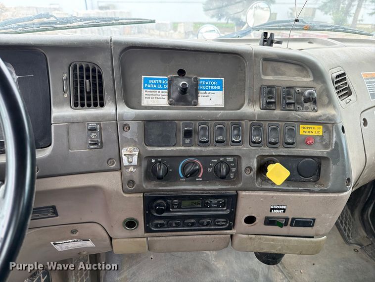 image for item FT7549 2007 Sterling L9500 truck cab and chassis
