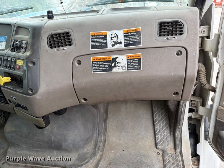 image for item FT7549 2007 Sterling L9500 truck cab and chassis