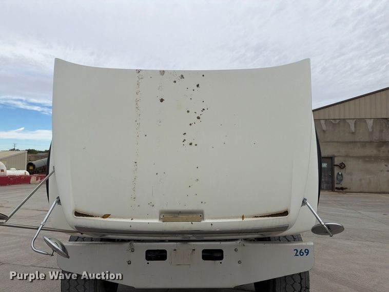 image for item FT7549 2007 Sterling L9500 truck cab and chassis