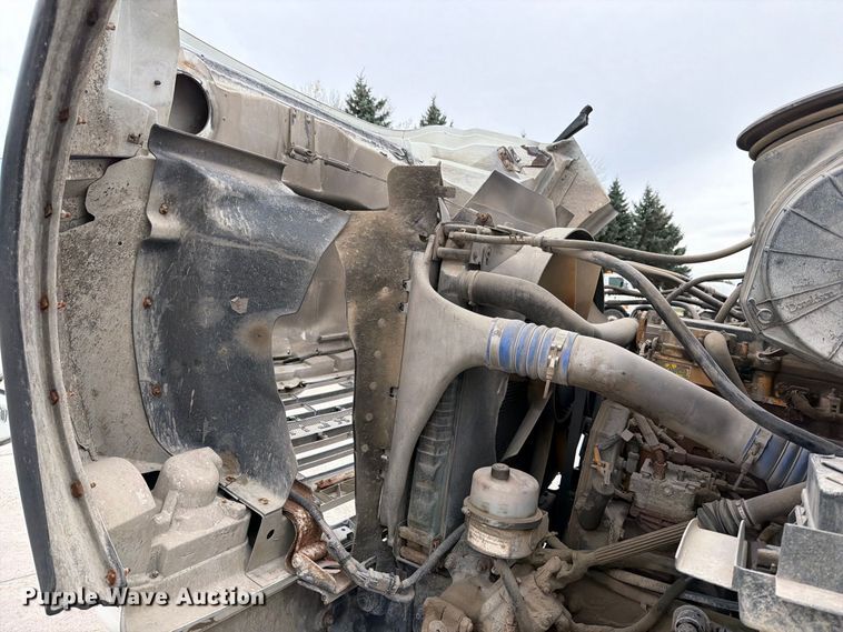 image for item FT7549 2007 Sterling L9500 truck cab and chassis