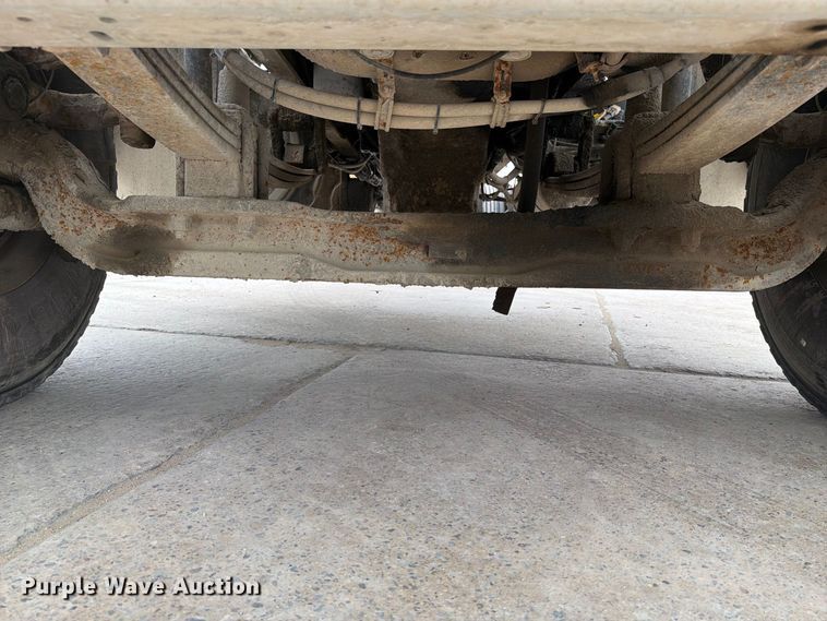 image for item FT7549 2007 Sterling L9500 truck cab and chassis