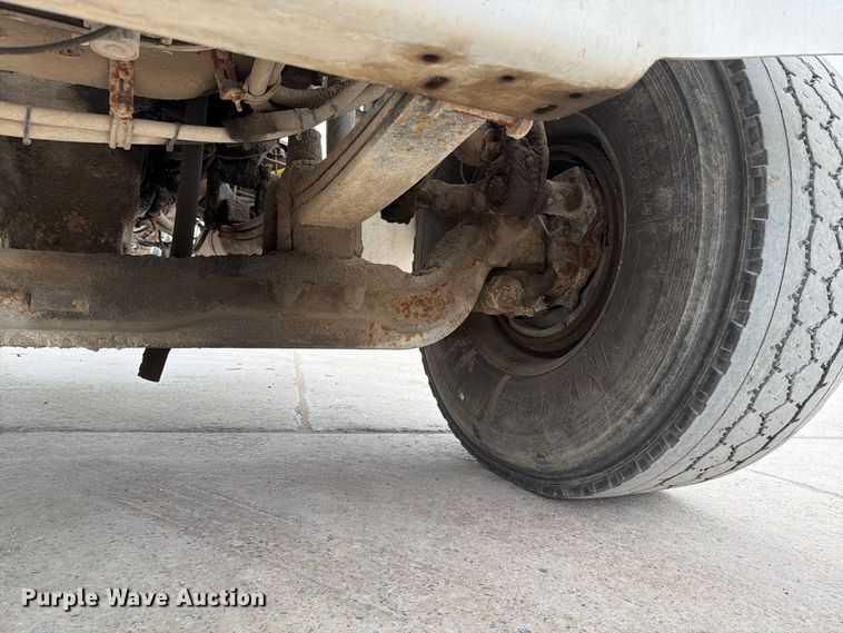 image for item FT7549 2007 Sterling L9500 truck cab and chassis