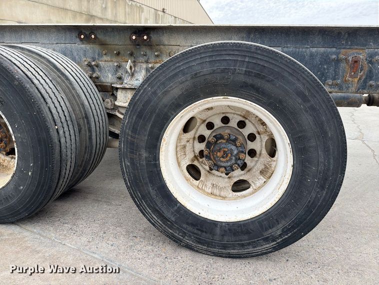 image for item FT7549 2007 Sterling L9500 truck cab and chassis