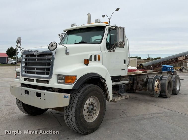 image for item FT7550 2003 Sterling Trucks L9500 Series truck cab and chassis
