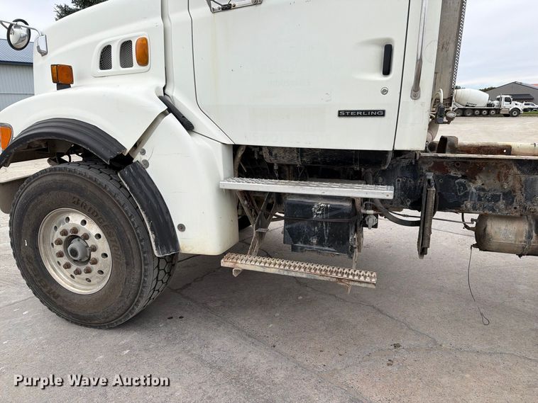 image for item FT7550 2003 Sterling Trucks L9500 Series truck cab and chassis