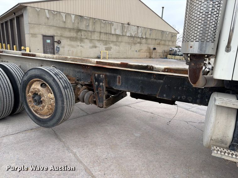 image for item FT7550 2003 Sterling Trucks L9500 Series truck cab and chassis
