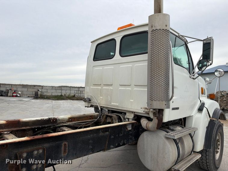 image for item FT7550 2003 Sterling Trucks L9500 Series truck cab and chassis
