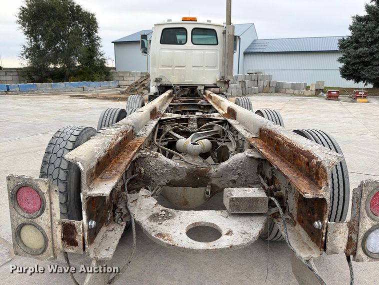 image for item FT7550 2003 Sterling Trucks L9500 Series truck cab and chassis
