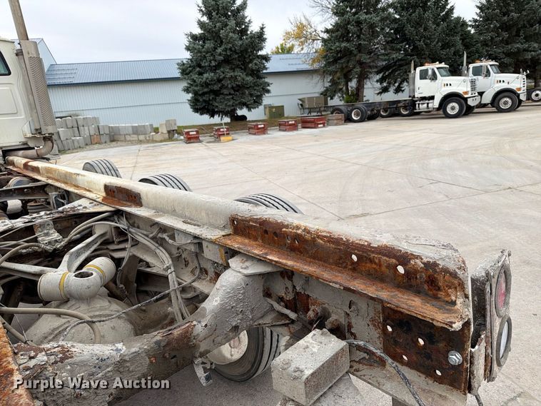 image for item FT7550 2003 Sterling Trucks L9500 Series truck cab and chassis