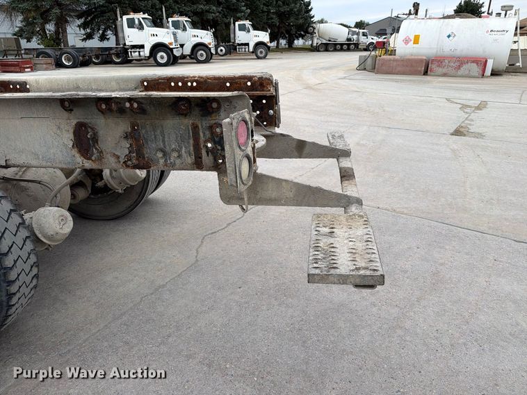 image for item FT7550 2003 Sterling Trucks L9500 Series truck cab and chassis