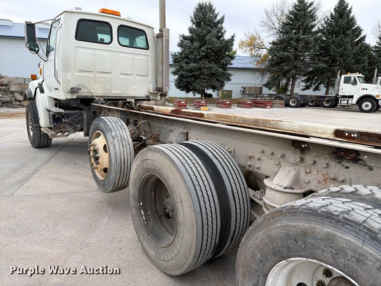 image for item FT7550 2003 Sterling Trucks L9500 Series truck cab and chassis
