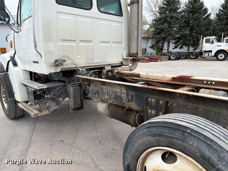 image for item FT7550 2003 Sterling Trucks L9500 Series truck cab and chassis