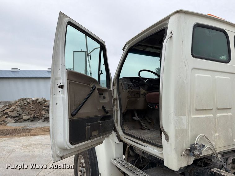 image for item FT7550 2003 Sterling Trucks L9500 Series truck cab and chassis