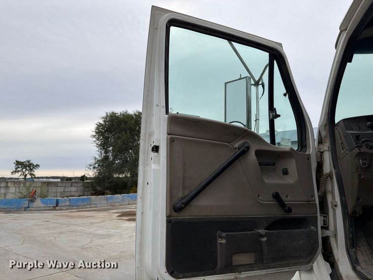 image for item FT7550 2003 Sterling Trucks L9500 Series truck cab and chassis