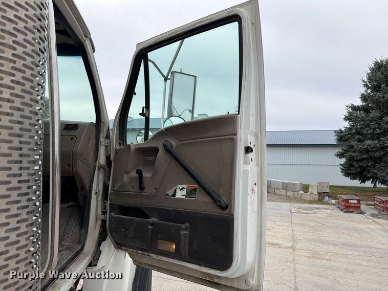 image for item FT7550 2003 Sterling Trucks L9500 Series truck cab and chassis