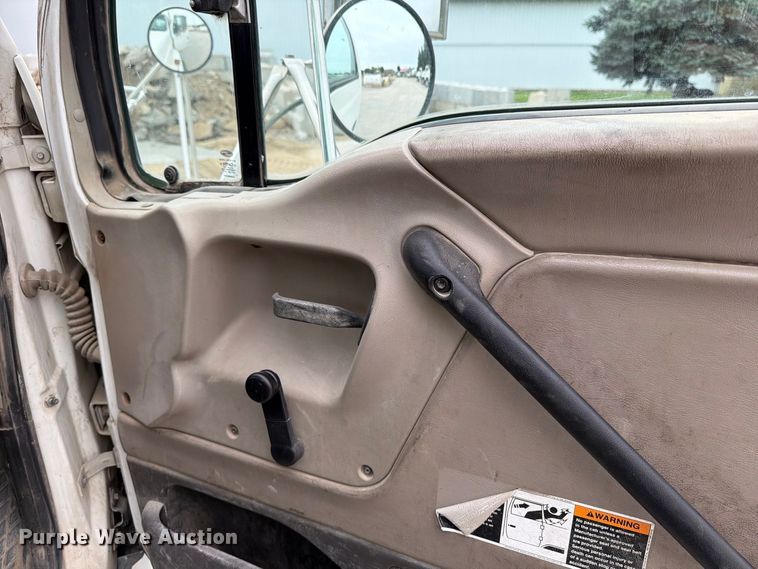image for item FT7550 2003 Sterling Trucks L9500 Series truck cab and chassis