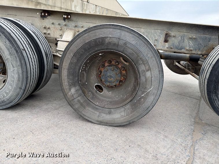 image for item FT7550 2003 Sterling Trucks L9500 Series truck cab and chassis