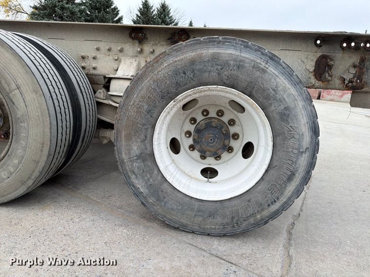 image for item FT7550 2003 Sterling Trucks L9500 Series truck cab and chassis